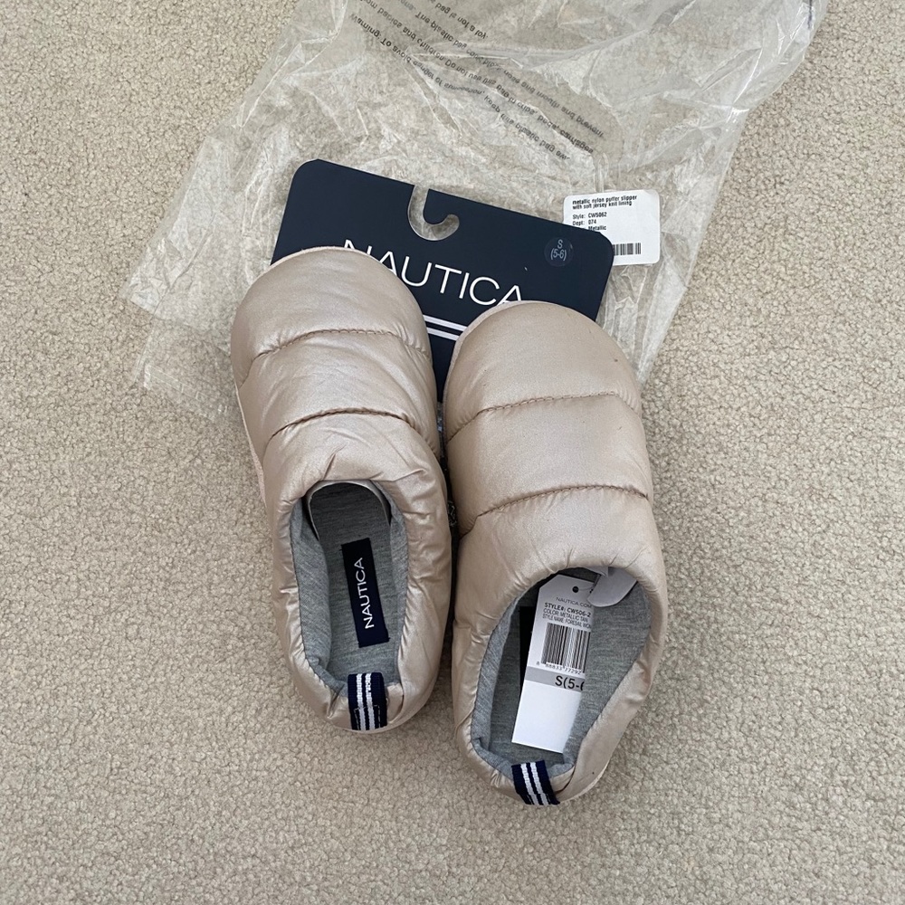 Women’s slippers indoor
